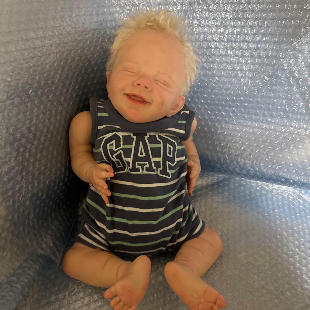 リボーンドール　笑顔の赤ちゃん人形 青白ストライプ 約40cm