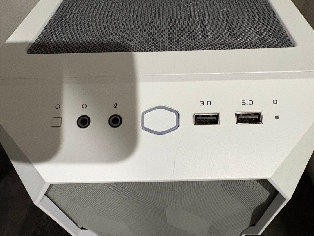 ホワイトゲーミングPC（ryzen,Windows11,RTX,SSD）