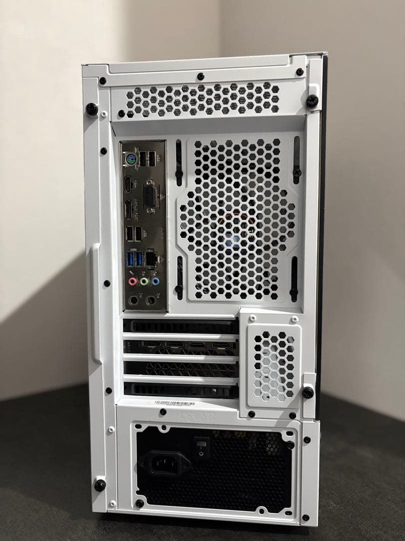 ホワイトゲーミングPC（ryzen,Windows11,RTX,SSD）