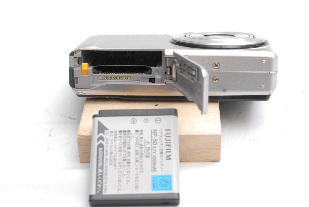 FUJIFILM FinePix F50fd (良品）