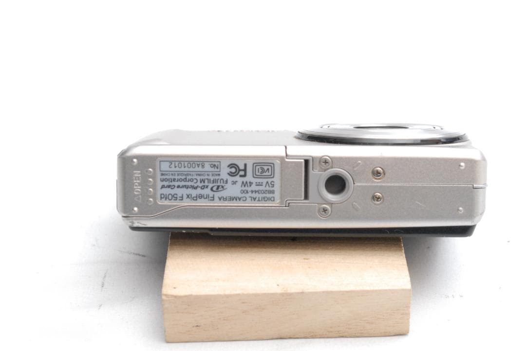 FUJIFILM FinePix F50fd (良品）