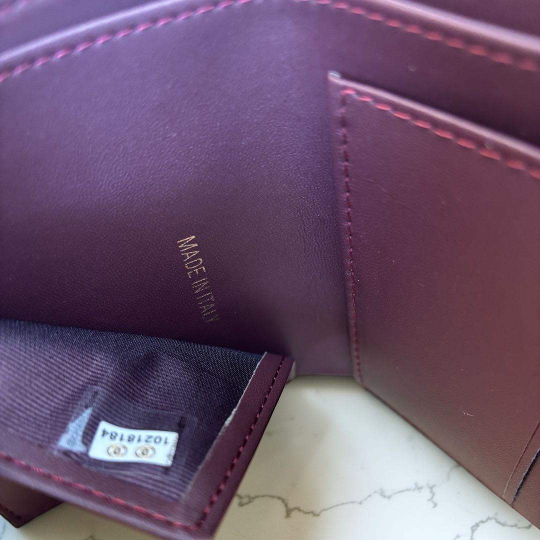 【新品・未使用】ゴールドロゴ二つ折財布ラムスキンポケット