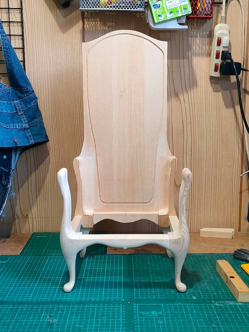 製作中２／２８　ドールチェア　６０ＣＭアンティークドール用　ゴブラン織り調