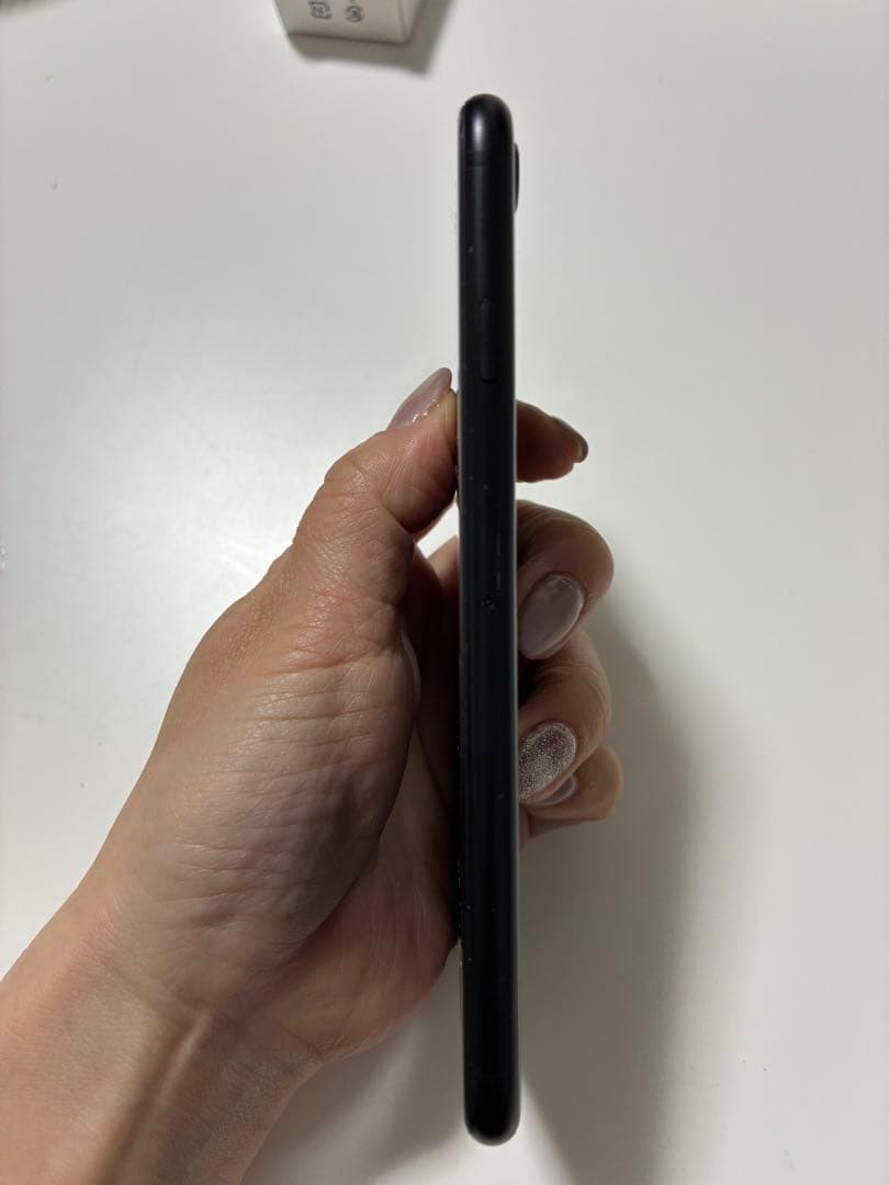 iPhone SE第二世代　64GB バッテリー76%