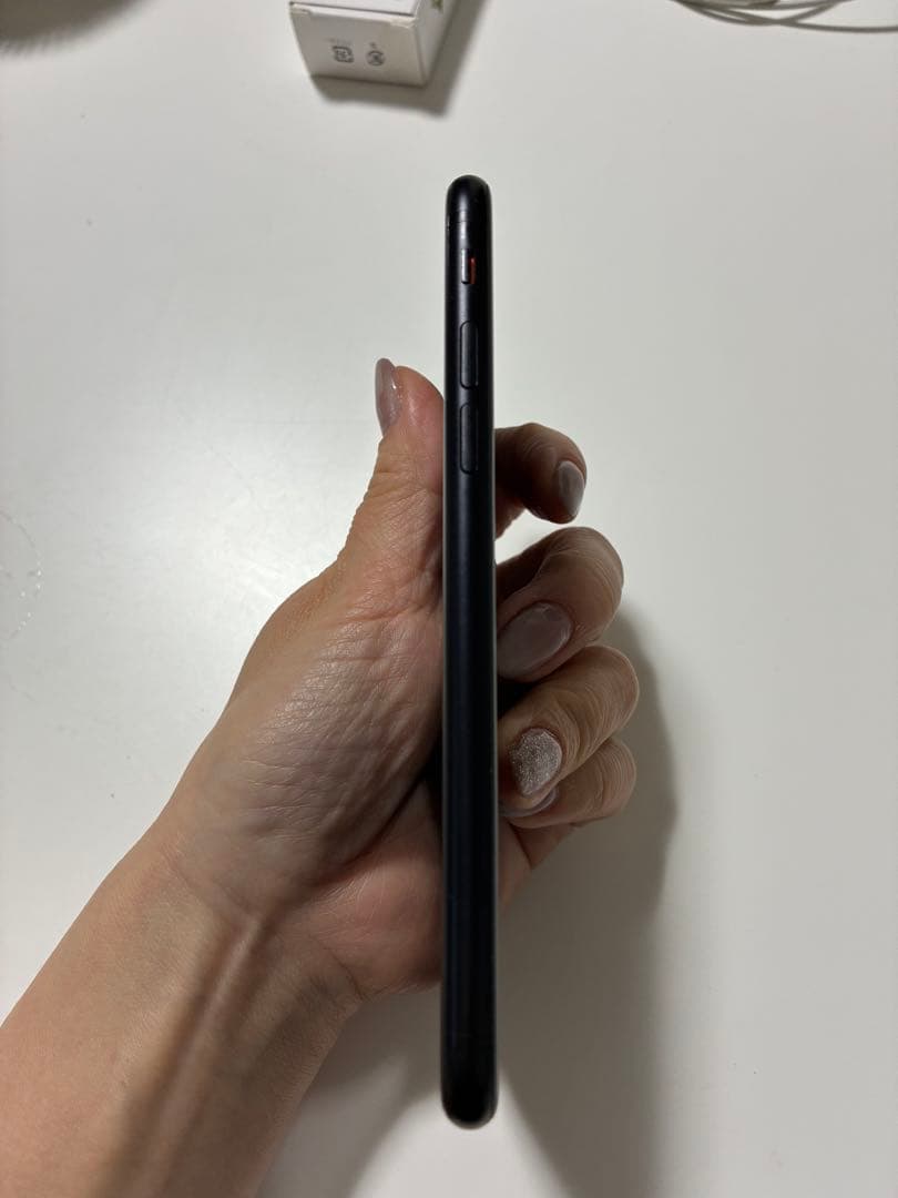 iPhone SE第二世代　64GB バッテリー76%