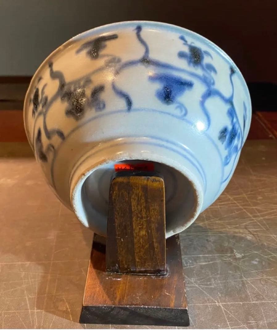 希少・アンティーク・徳化窯 ・古染付・六輪蓮文椀・唐木鑑賞台付２点セット