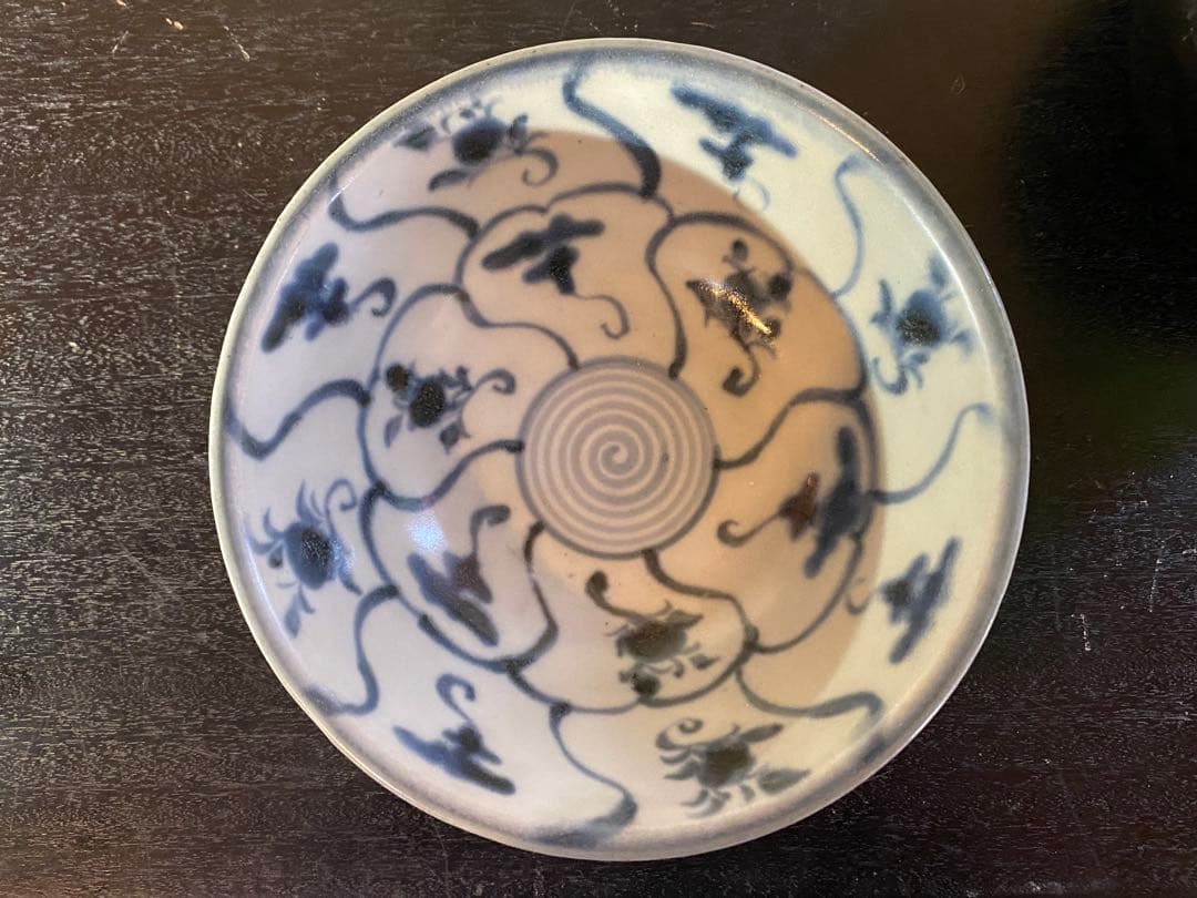 希少・アンティーク・徳化窯 ・古染付・六輪蓮文椀・唐木鑑賞台付２点セット