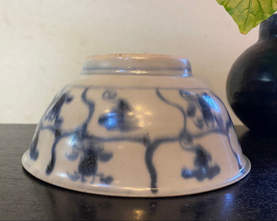 希少・アンティーク・徳化窯 ・古染付・六輪蓮文椀・唐木鑑賞台付２点セット