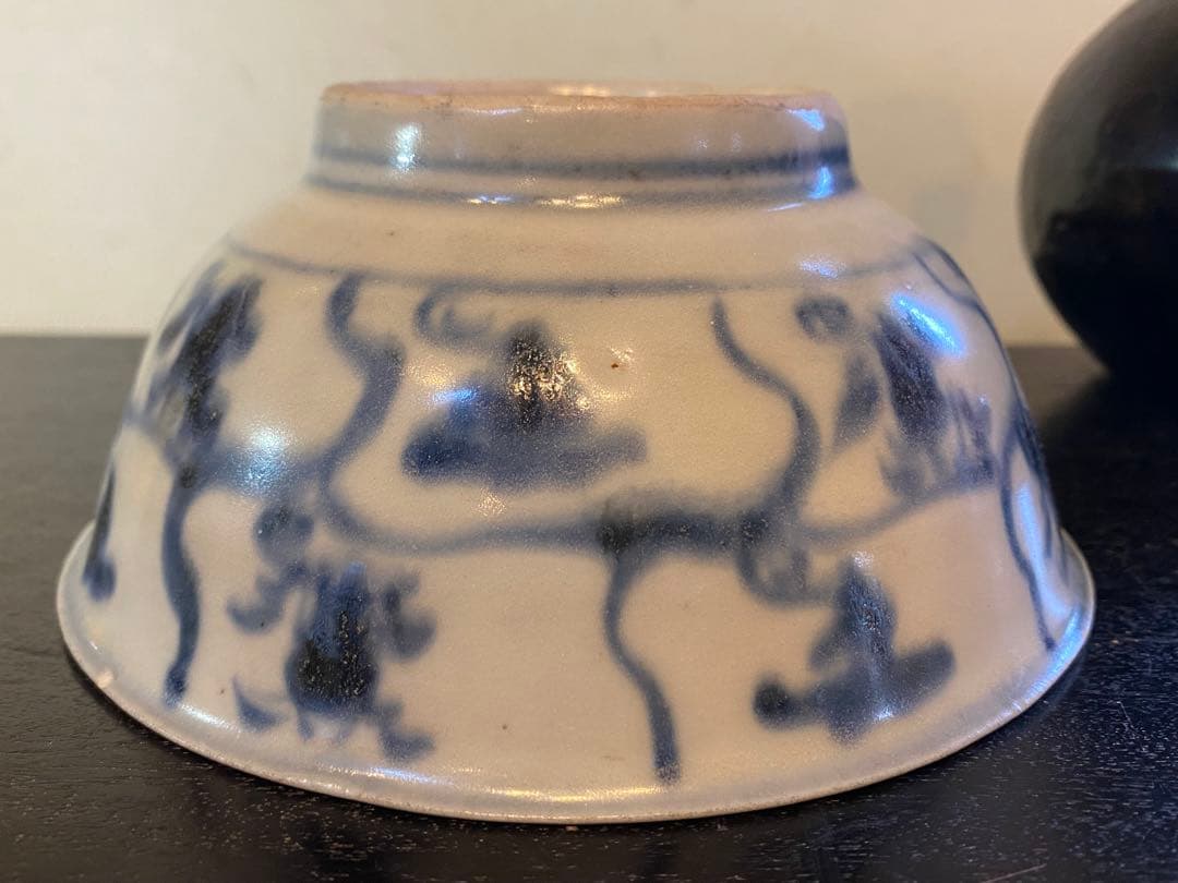 希少・アンティーク・徳化窯 ・古染付・六輪蓮文椀・唐木鑑賞台付２点セット