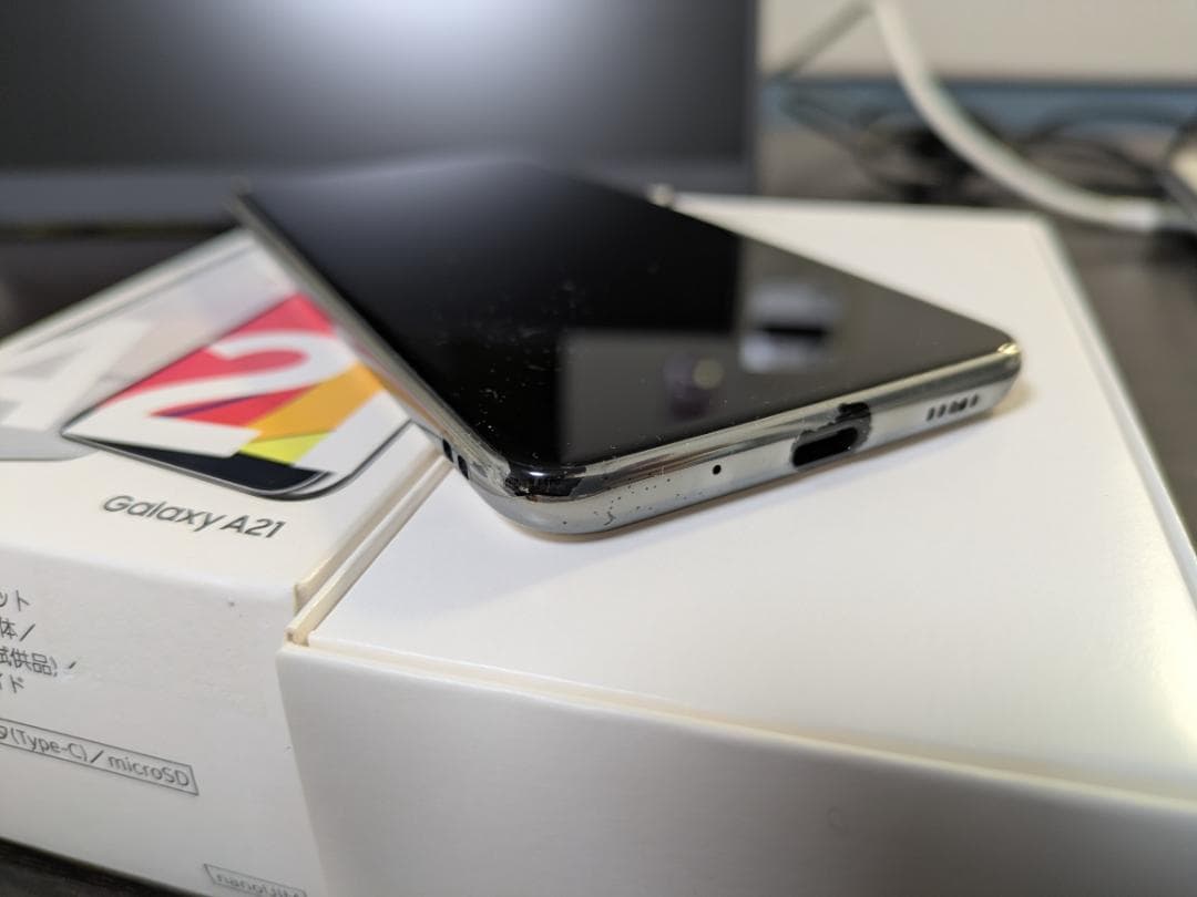 docomo Galaxy A21 ホワイト 手帳ケース付き