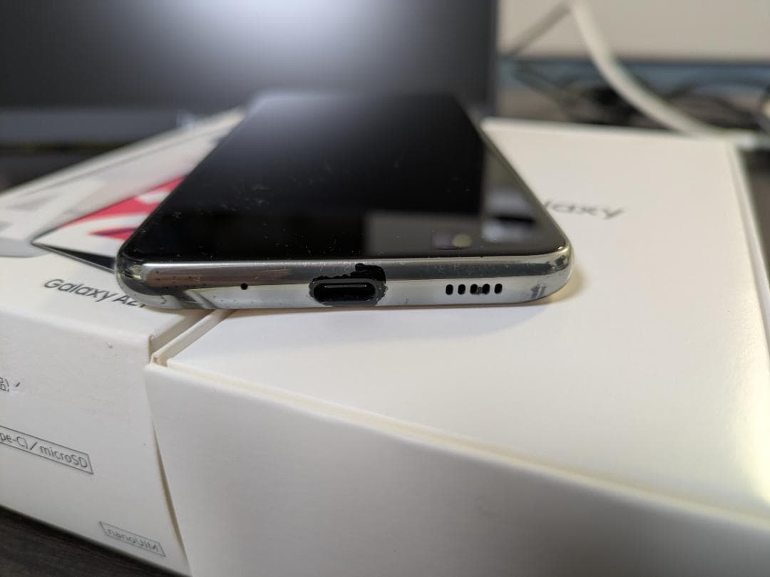 docomo Galaxy A21 ホワイト 手帳ケース付き