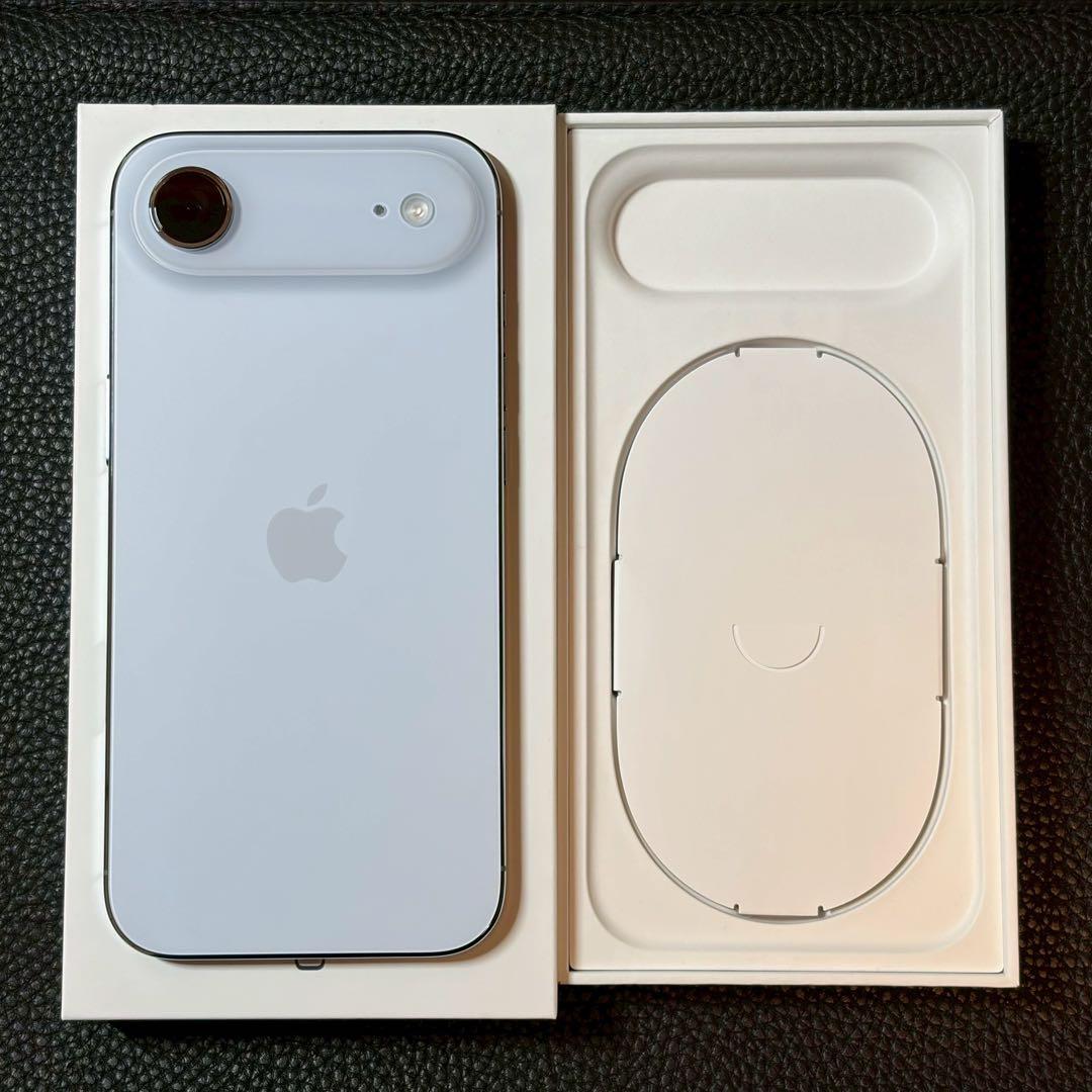 マロ　【美品】iPhone Air 1TB SIMフリースカイブルー