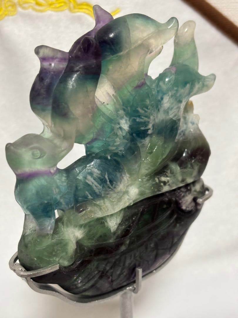 【天然石】フェザーフローライト　九尾　置物　美品 台座付き