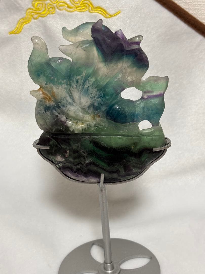【天然石】フェザーフローライト　九尾　置物　美品 台座付き
