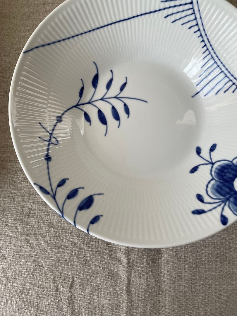 ロイヤル コペンハーゲン ブルーフルーテッド メガ ディーププレート 24cm