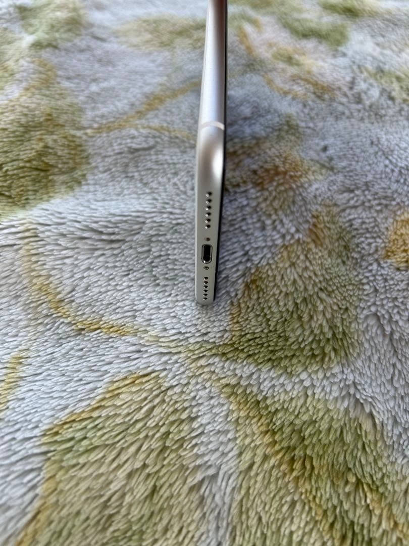 【iPhone SE (第2世代) 128GB　本体】