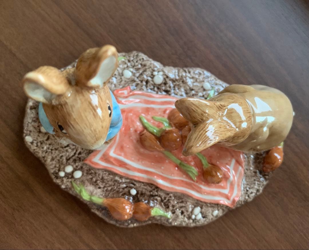 ピーターラビットとベンジャミン タブロー たまねぎ フィギュリン 置物