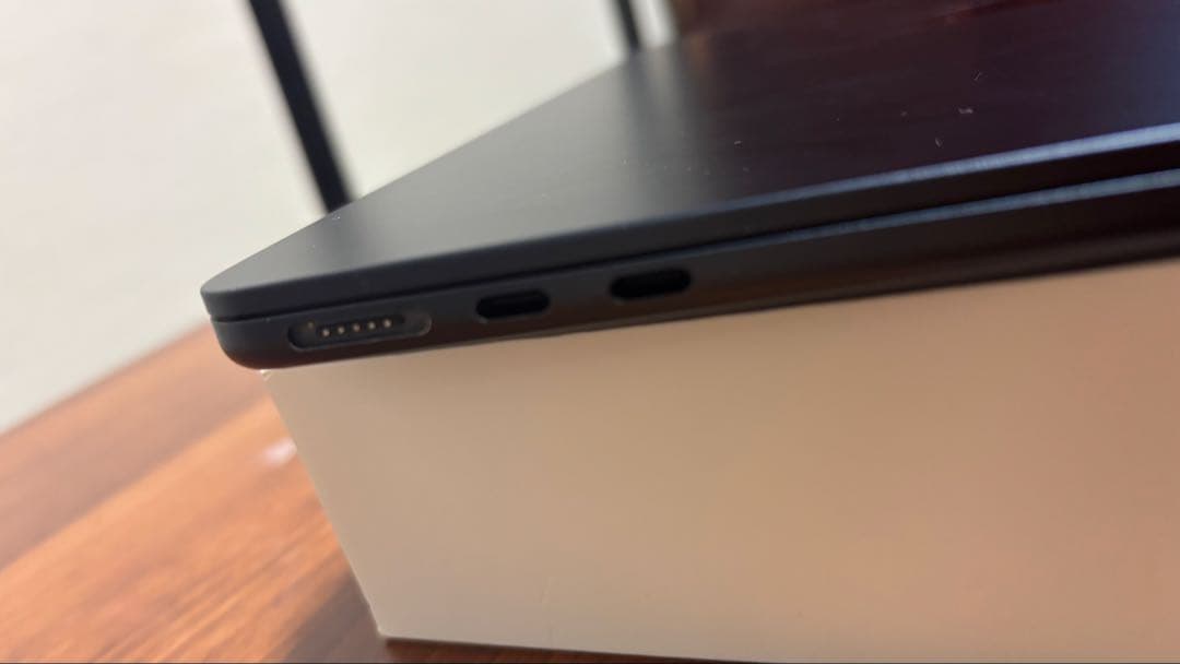 【ジャンク】MacBook Air A2179（2020）箱あり／付属品あり