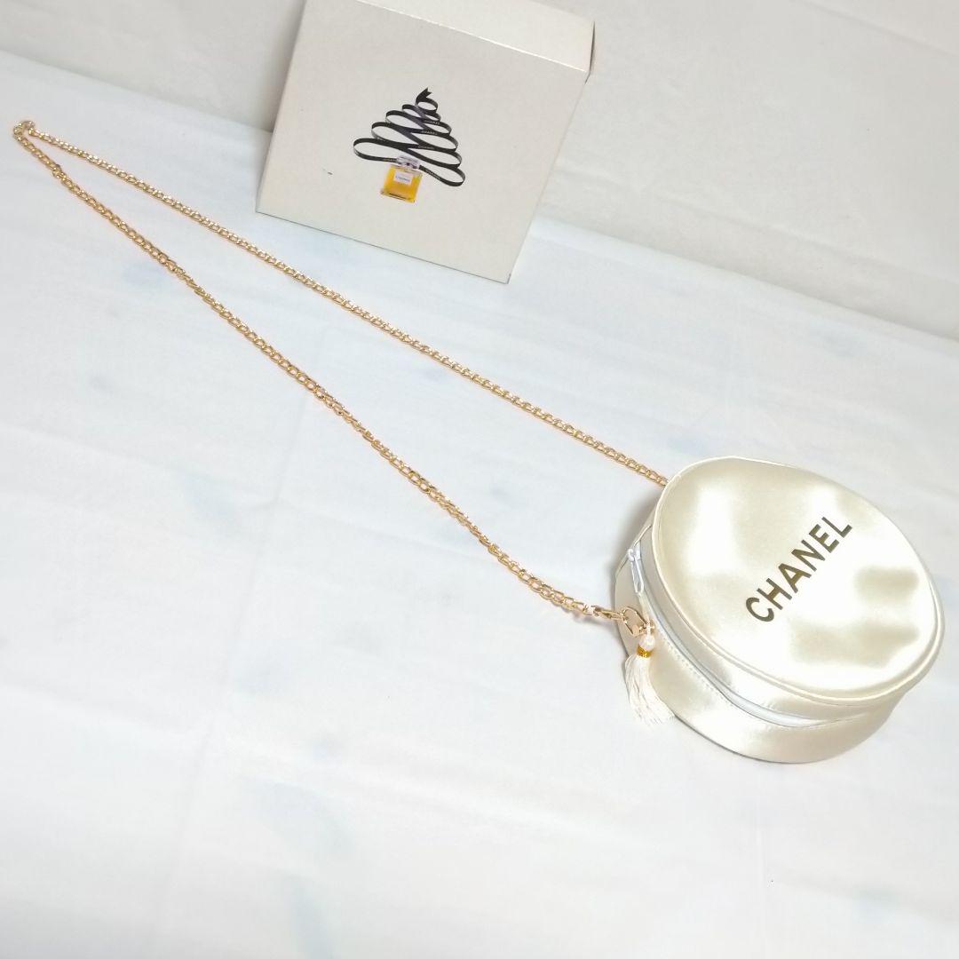 シャネル 丸型 未使用に近い ゴールドチェーンショルダー ポーチ ツヤツヤ 非売