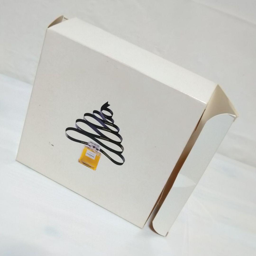 シャネル 丸型 未使用に近い ゴールドチェーンショルダー ポーチ ツヤツヤ 非売