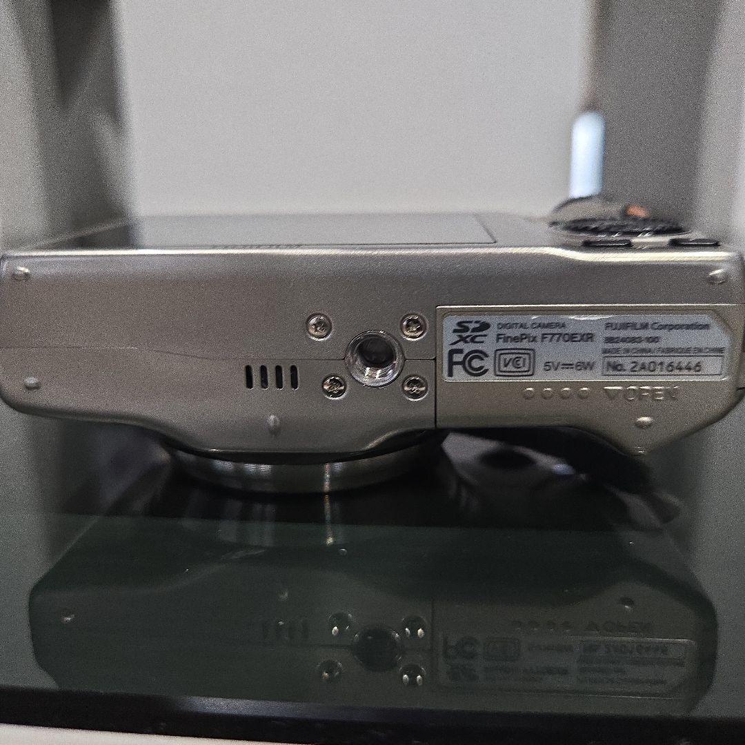 FUJIFILM FinePix F770EXR　シルバー