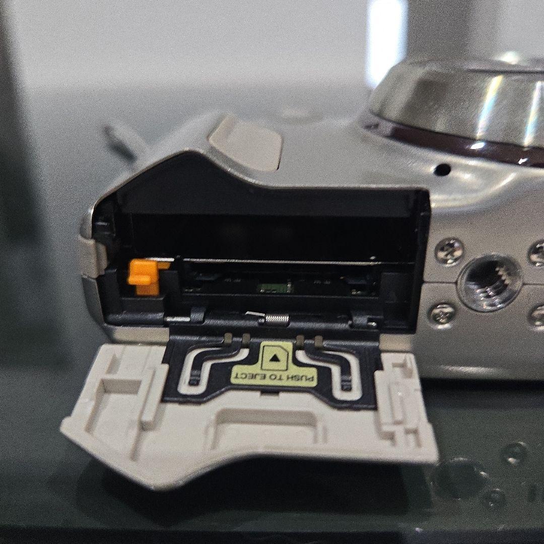 FUJIFILM FinePix F770EXR　シルバー