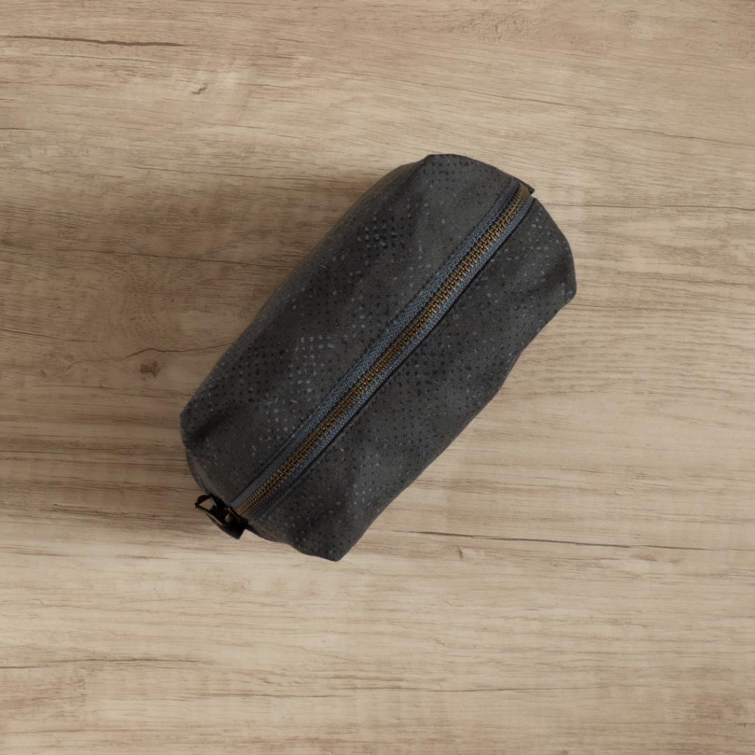 【手帳ポーチ／サイズ1】ドット・グレー（たくさん入るタイプ）