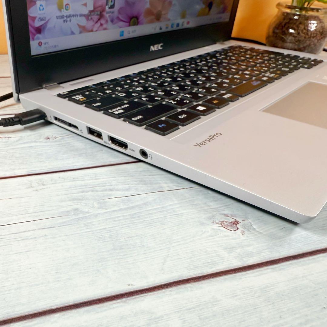 大特価❣️コンパクトノートPC☘️第7世代Core i3☘️爆速SSD✨TYPE-C