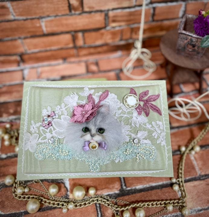 羊毛フェルト　オシャレ猫のカルトナージュboxチンチラシルバー