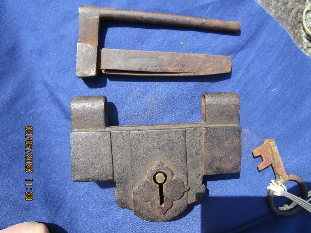 錠前　鍵　阿波錠　鉄製錠前　時代物　2枚バネ　開閉可能　鍵とセット　1個