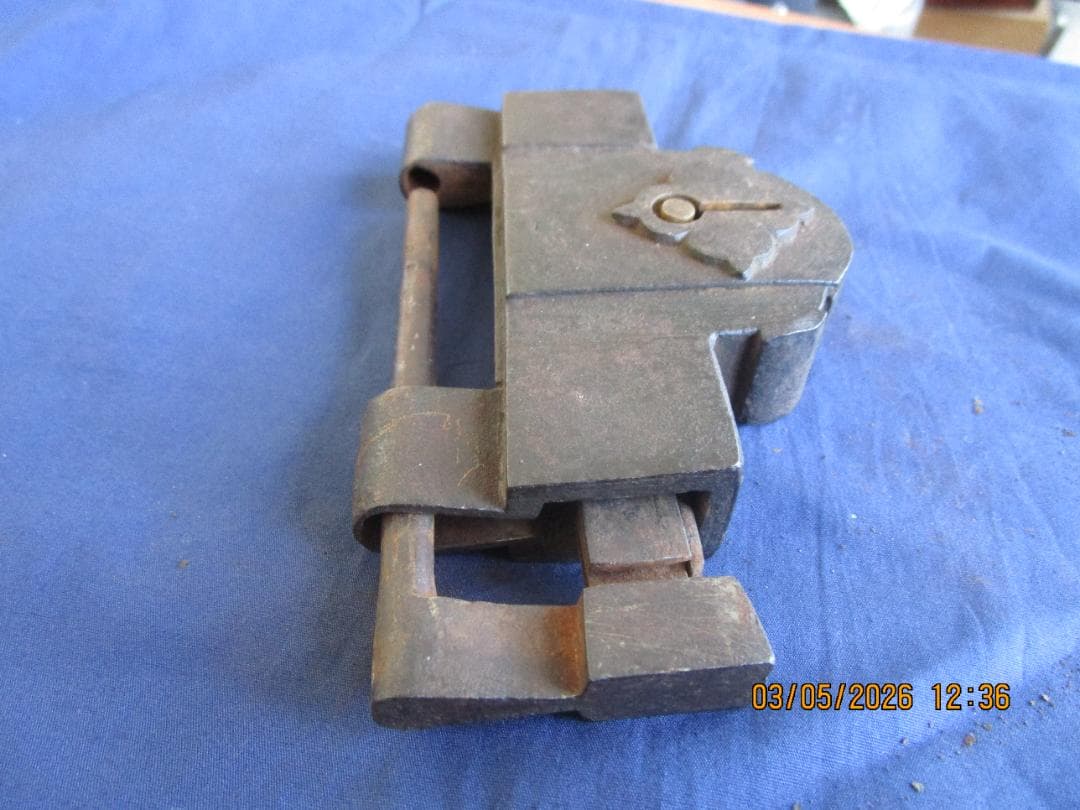 錠前　鍵　阿波錠　鉄製錠前　時代物　2枚バネ　開閉可能　鍵とセット　1個