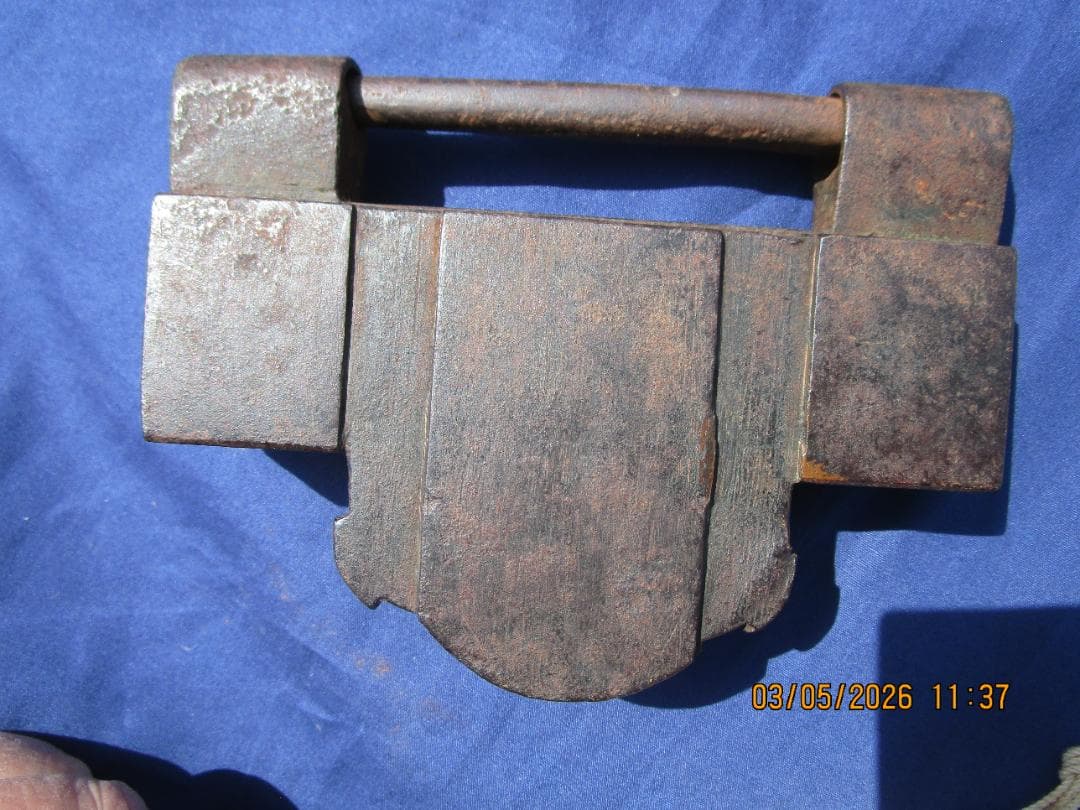 錠前　鍵　阿波錠　鉄製錠前　時代物　2枚バネ　開閉可能　鍵とセット　1個