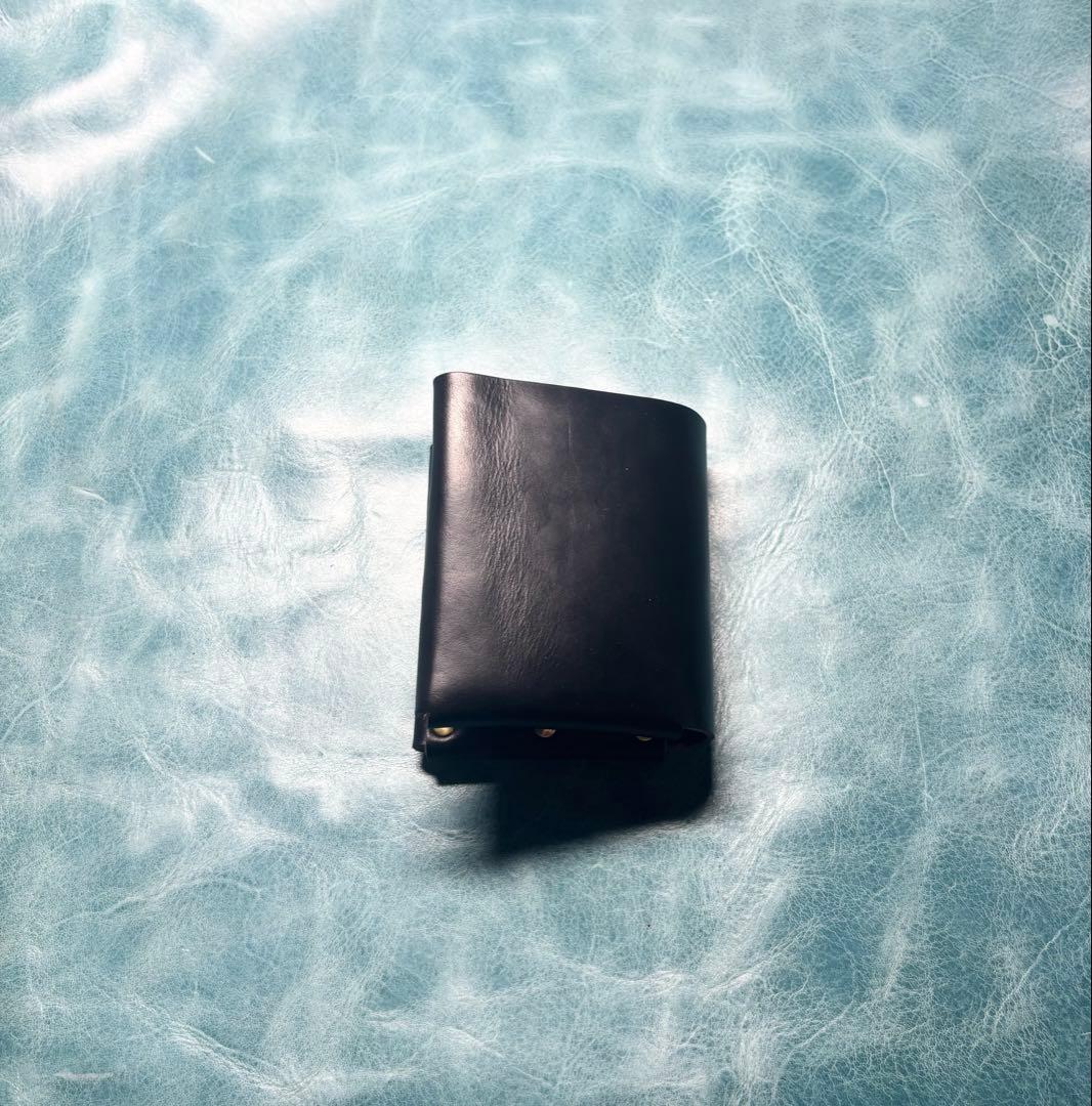 コンパクト二つ折り革財布　クロムエクセル　黒・緑色　真鍮　cx-hw-001