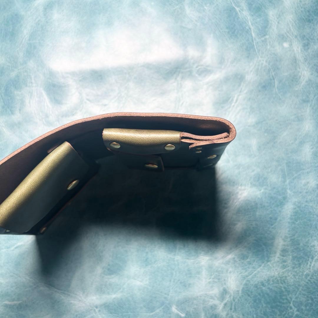 コンパクト二つ折り革財布　クロムエクセル　黒・緑色　真鍮　cx-hw-001