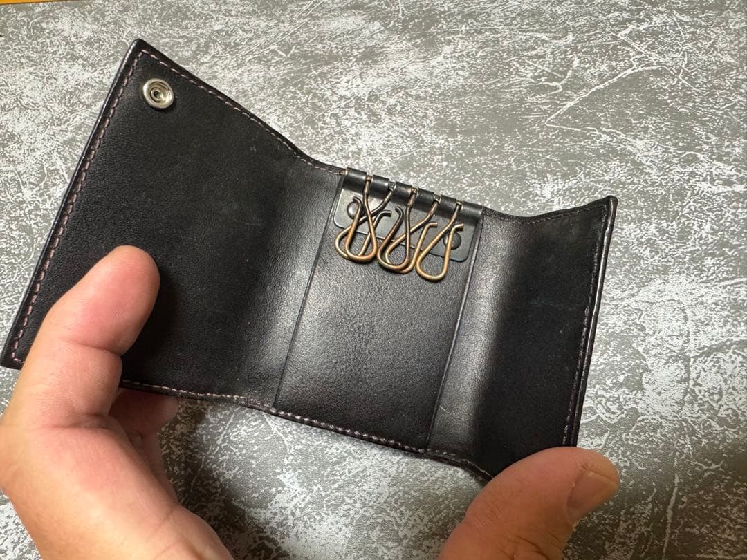 スカルレザーカービングキーケース