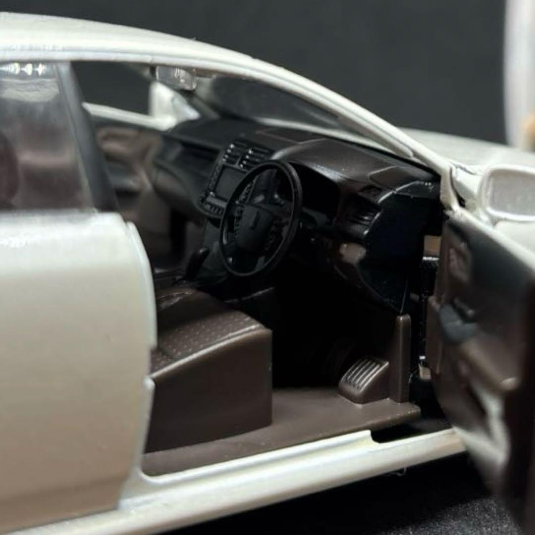 1/30 トヨタ カラーサンプル クラウンアスリート200系 ホワイトパールCS