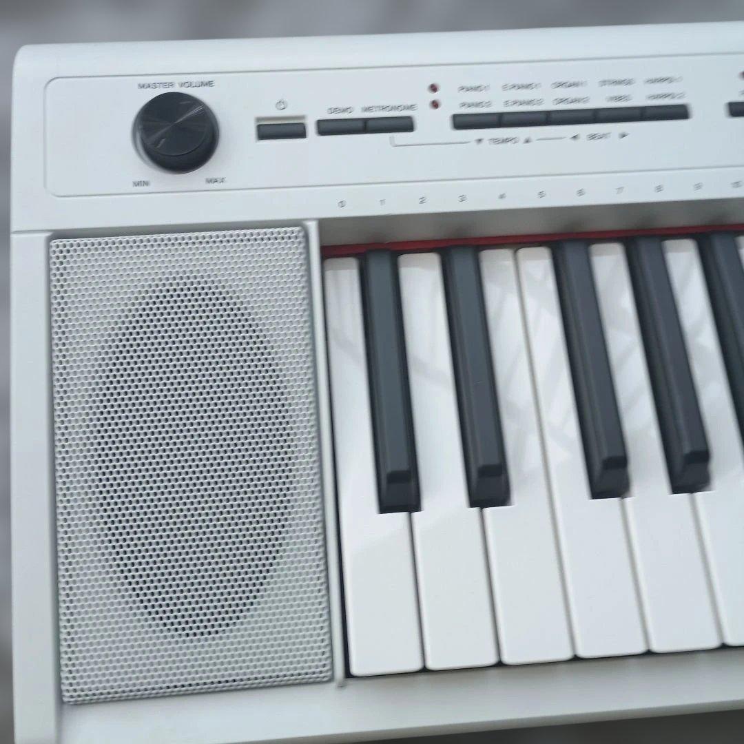 YAMAHA piaggero np-12ホワイト電子ピアノ 美品