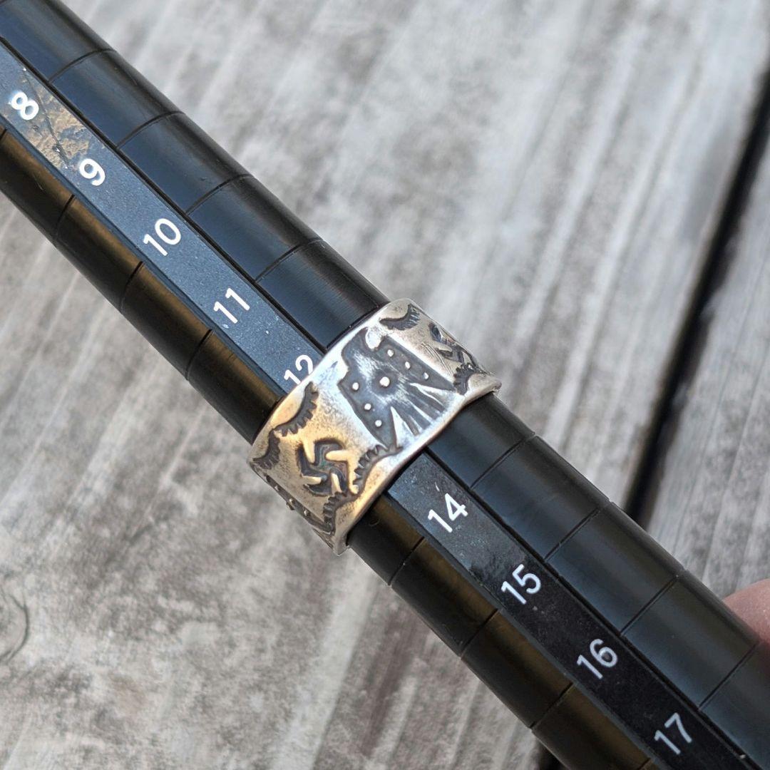 ハンドメイドのシルバーリング　インディアンジュエリー風