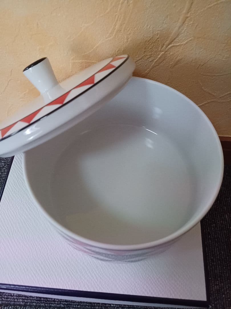 正規品　PRADA 　ポーセリン　陶器　アクセサリーケース　未使用品