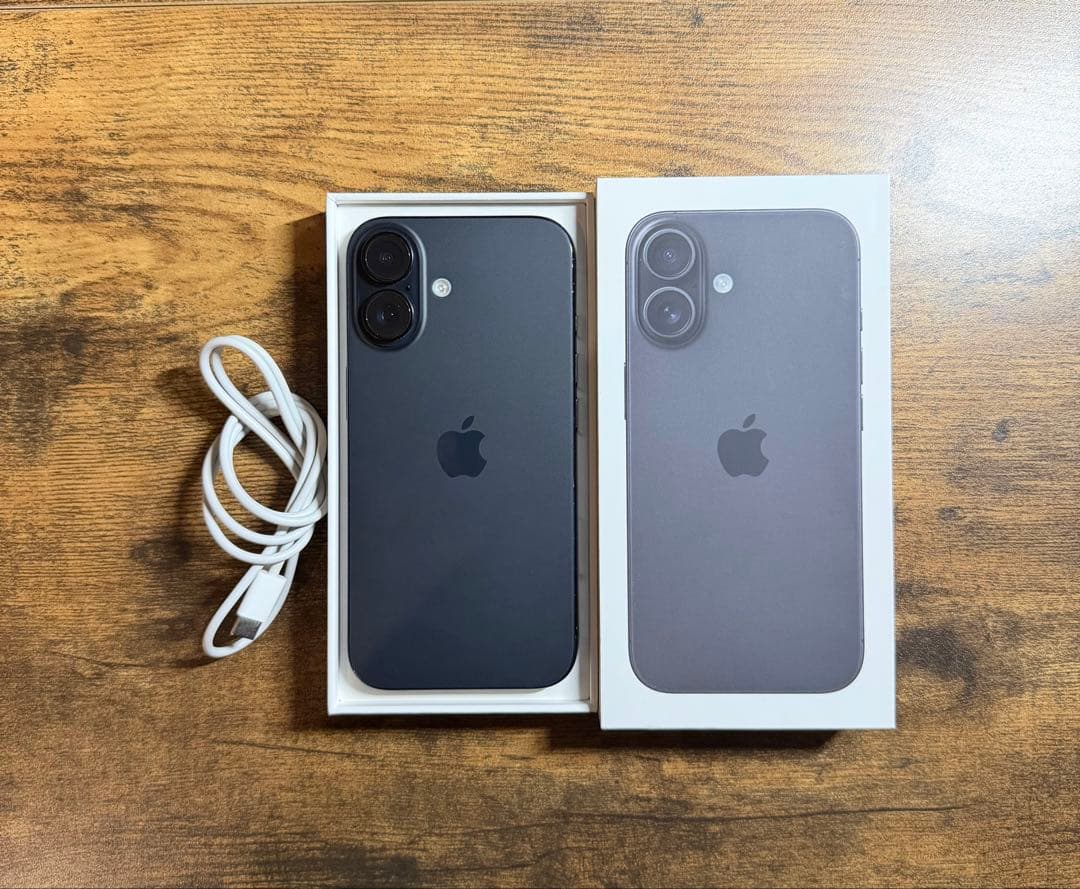 iPhone 16 128GB バッテリー92% スクリーン2枚付き