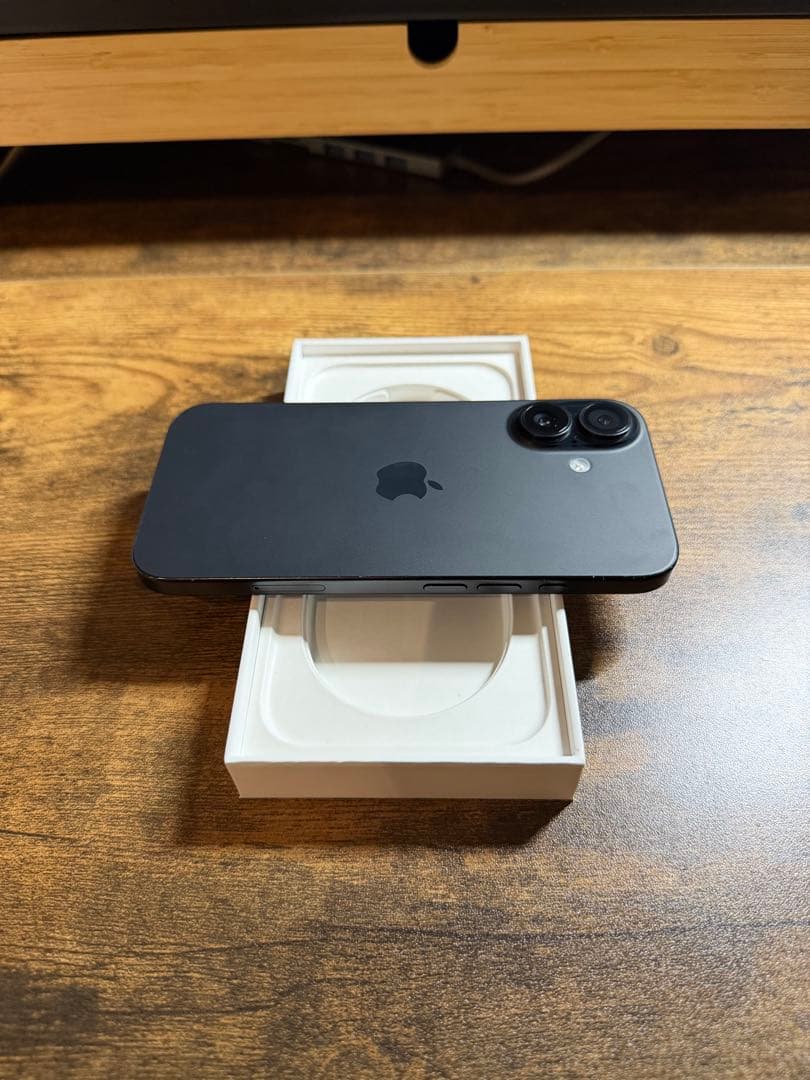 iPhone 16 128GB バッテリー92% スクリーン2枚付き