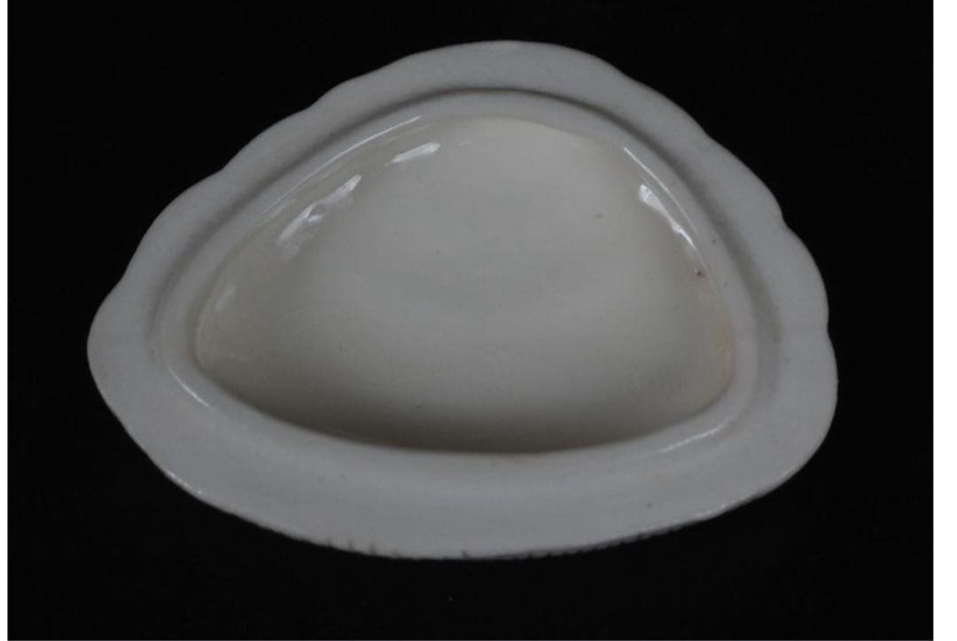 送料無料 平戸焼15代中里茂右ヱ門作　珍品香合 共箱　香道具茶道具　本物保証