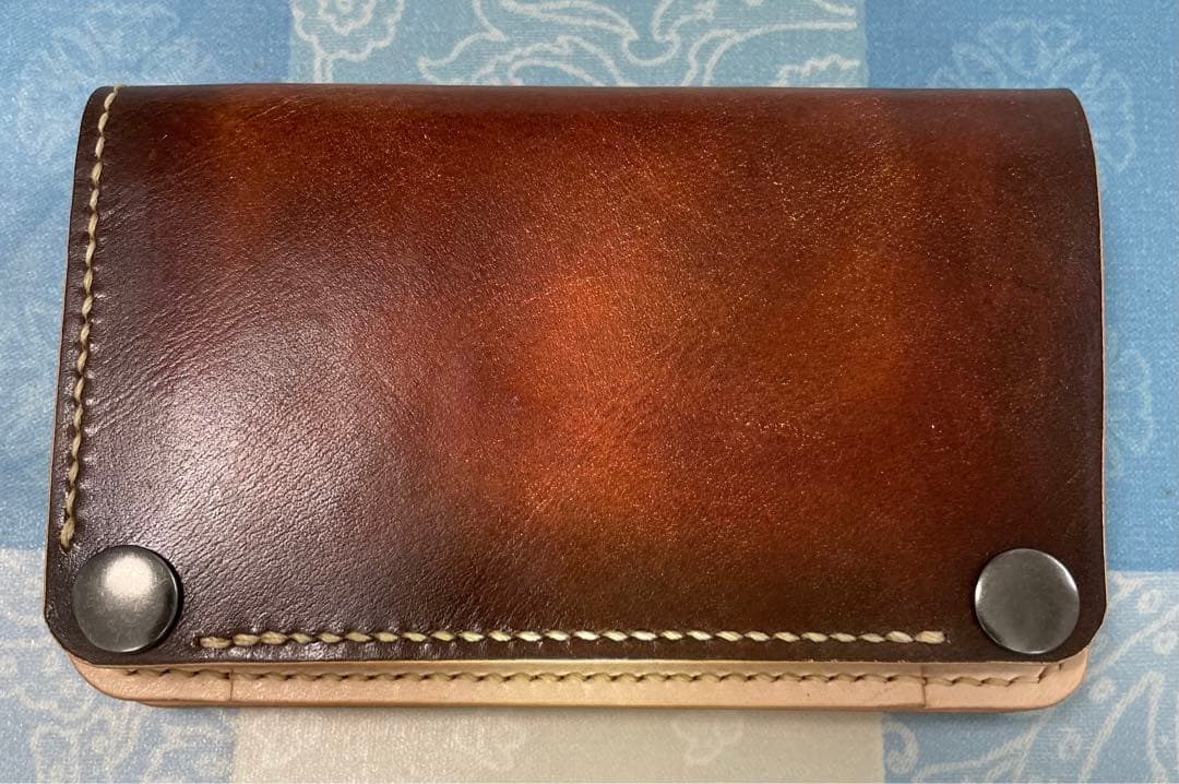 トラッカーウォレット　ミドルサイズ　お札を楽に収納　赤＋茶＋ナチュラル