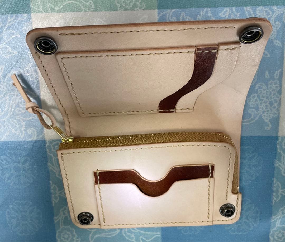 トラッカーウォレット　ミドルサイズ　お札を楽に収納　赤＋茶＋ナチュラル