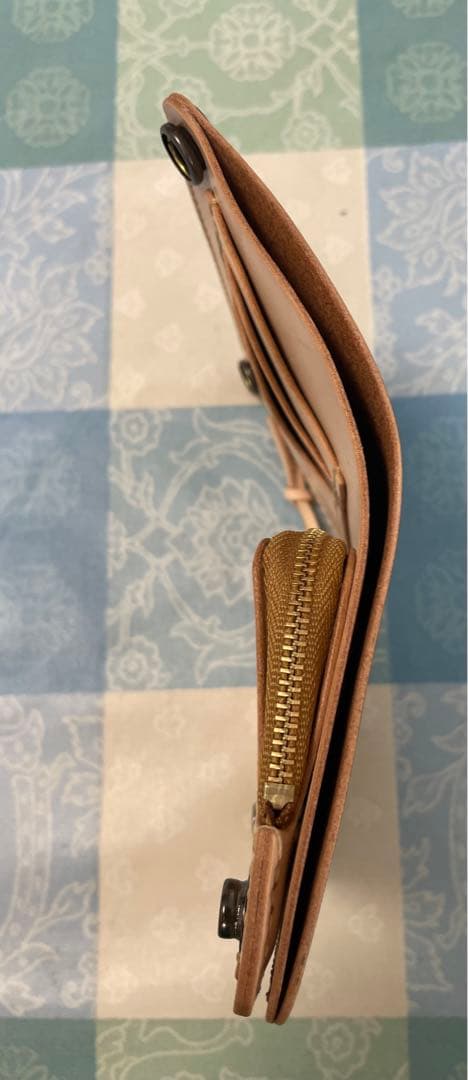 トラッカーウォレット　ミドルサイズ　お札を楽に収納　赤＋茶＋ナチュラル