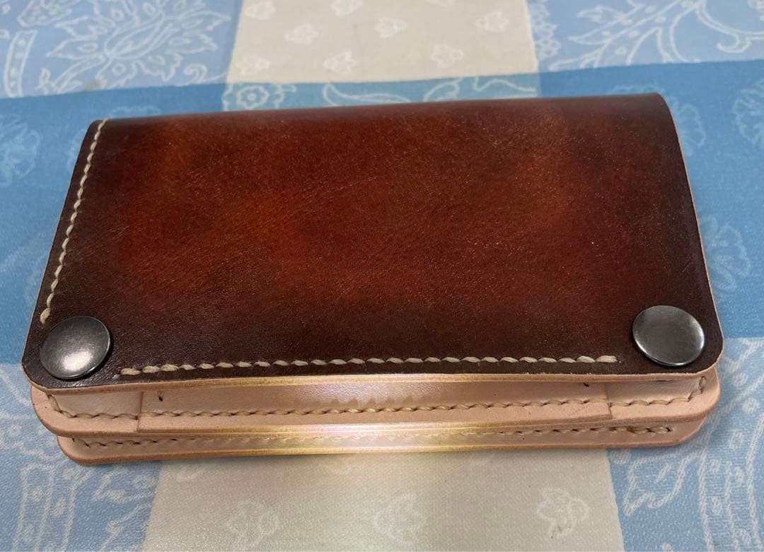 トラッカーウォレット　ミドルサイズ　お札を楽に収納　赤＋茶＋ナチュラル