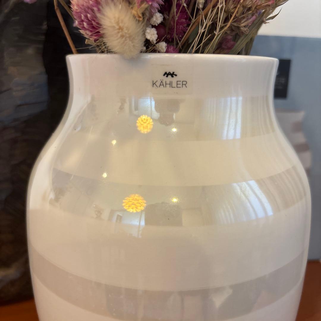 デンマークKAHLERのオマジオ　ホワイト×ライトグレーの優雅でセレブ的な花瓶