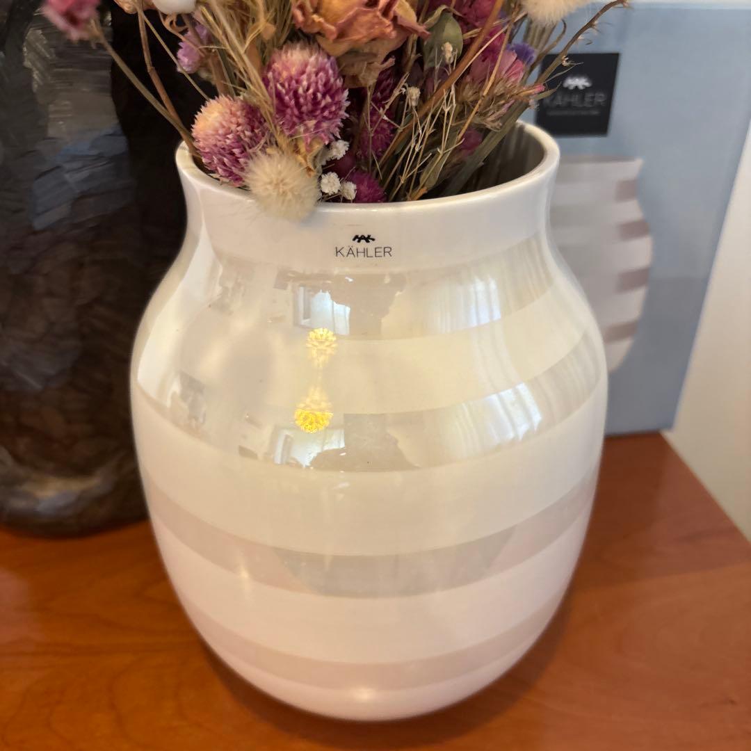 デンマークKAHLERのオマジオ　ホワイト×ライトグレーの優雅でセレブ的な花瓶