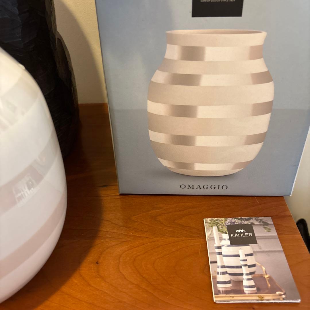 デンマークKAHLERのオマジオ　ホワイト×ライトグレーの優雅でセレブ的な花瓶