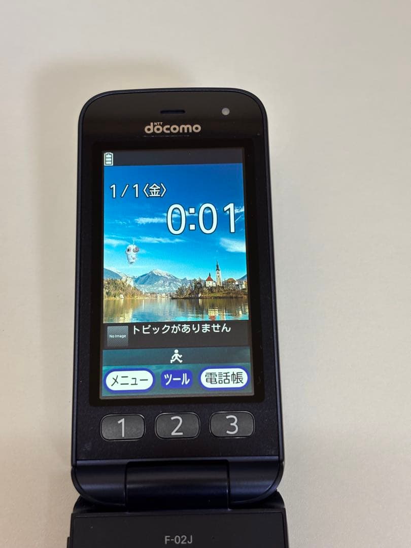 docomo らくらくホン F-02L 黒 折りたたみ式 ガラケー